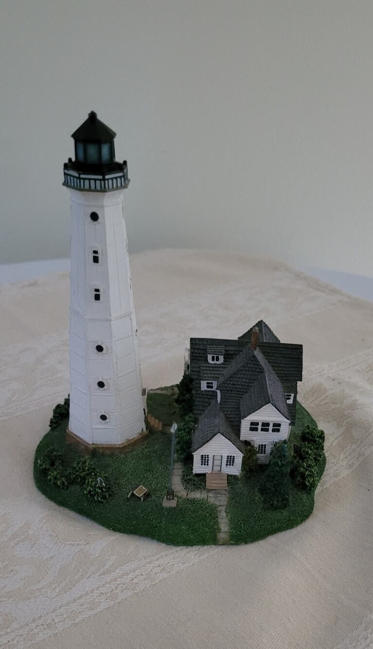 Danbury Mint Miniature North Point Lighthouse Milwaukee WI--1990's